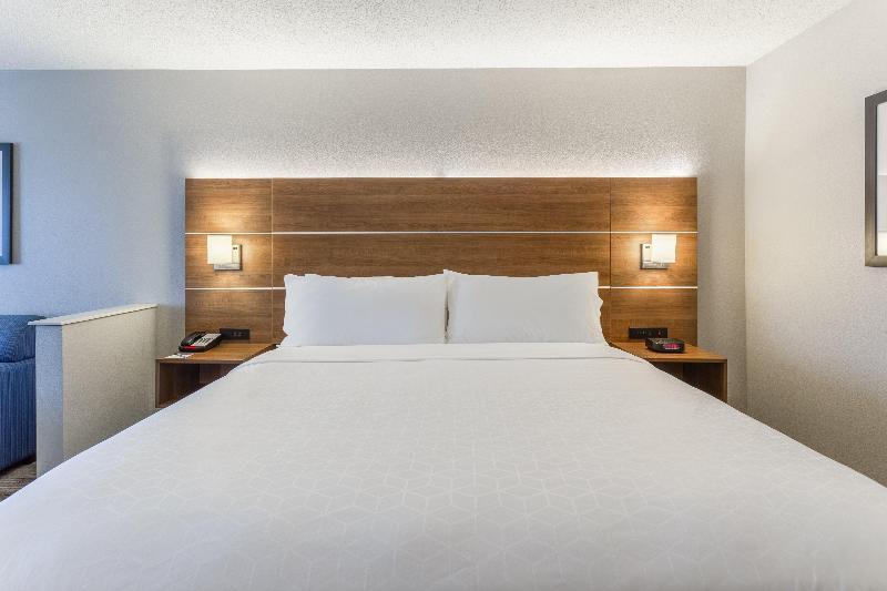 سوئیت برای معلولان, Holiday Inn Express & Suites O Fallon Shiloh, An Ihg
