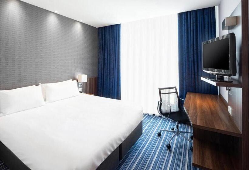 آپارتمان یک خوابه با دری مشترک که هال را جدا می کند., Holiday Inn Express Amsterdam   South, An Ihg