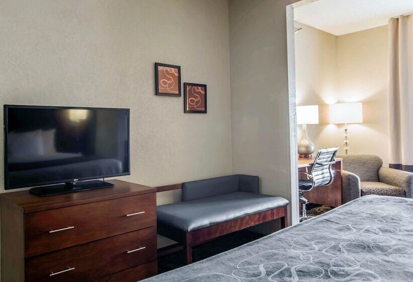 Люкс, Comfort Suites Pineville  Ballantyne Area