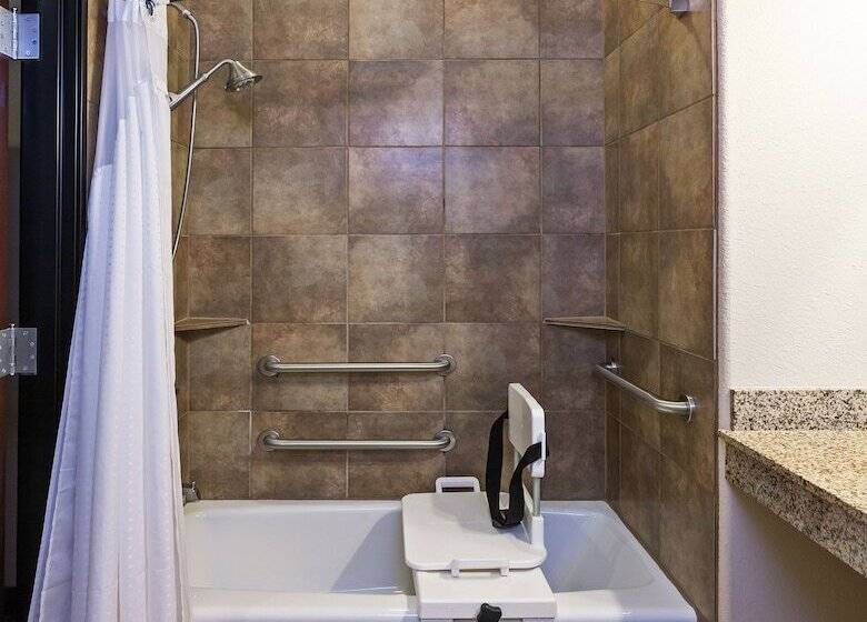 Люкс Адаптированный для Инвалидов, Holiday Inn Express & Suites Brady, An Ihg