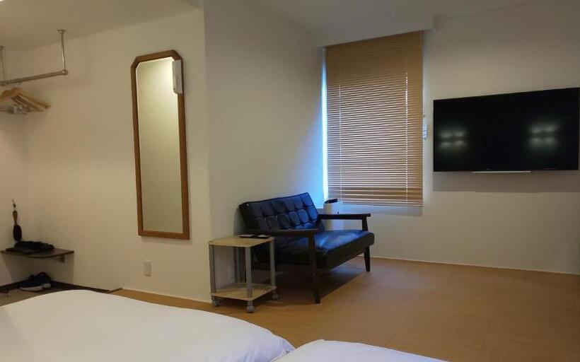 Номер Deluxe, Ueno First City