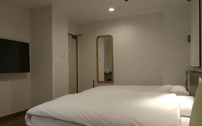 Номер Superior, Ueno First City