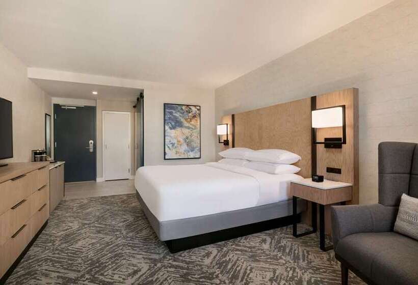 스탠다드 룸, Doubletree By Hilton Front Royal Blue Ridge Shadows