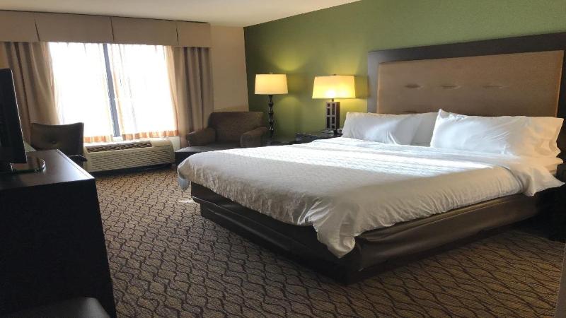 带大床的标准间, Holiday Inn Express And Suites Winchester, An Ihg