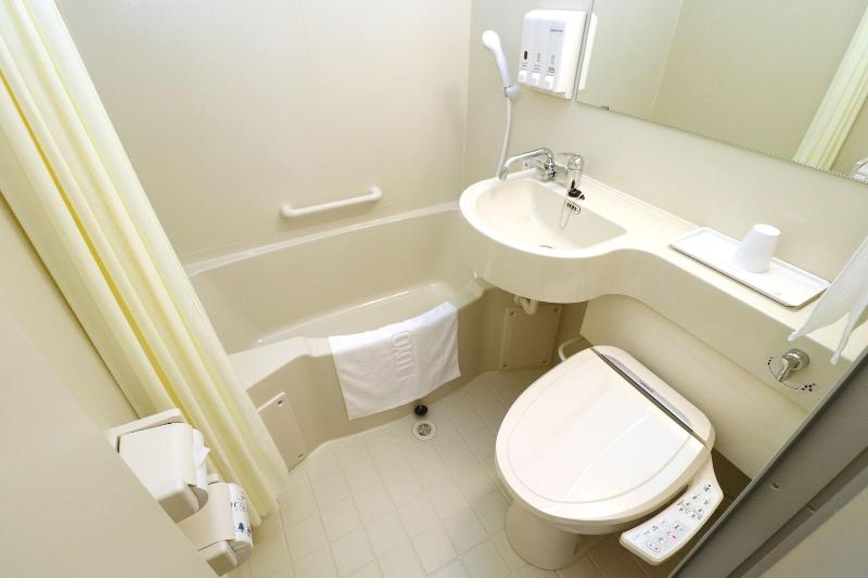 Номер Стандарт, Toyoko Inn Naha Omoromachi Ekimae