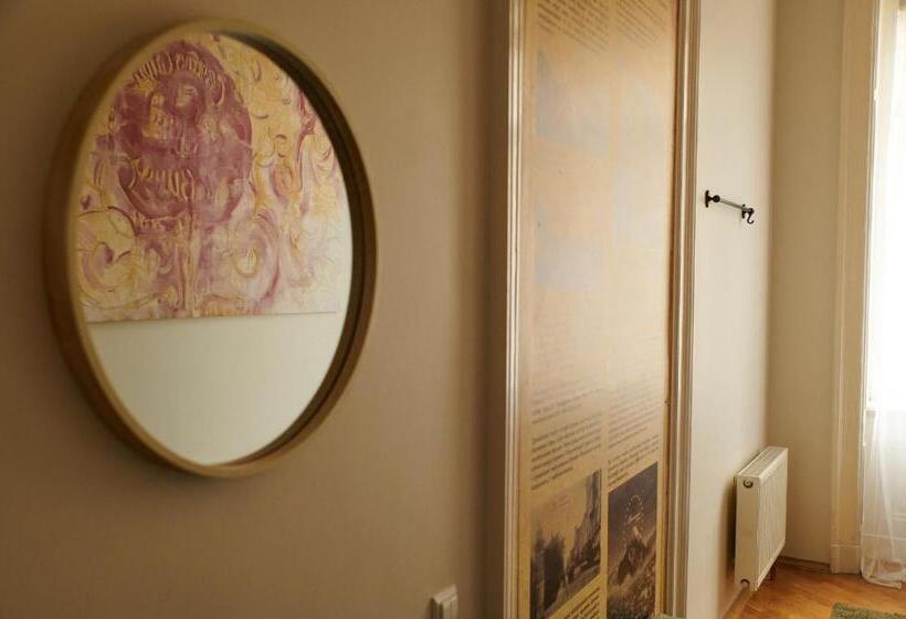 اتاق استاندارد با سرویس بهداشتی مشترک, Old City Hostel