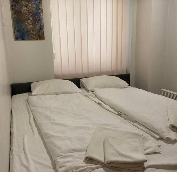 اتاق استاندارد یک نفره, Old City Hostel