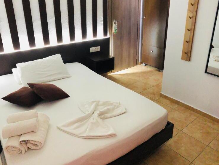 اتاق استاندارد چهار تخته, Villa Livadaros