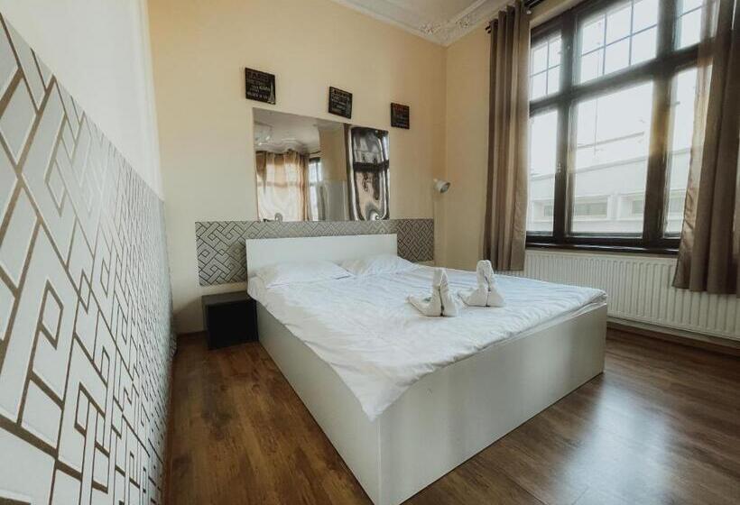 إستوديو قياسى سرير كينج, Central Sopot