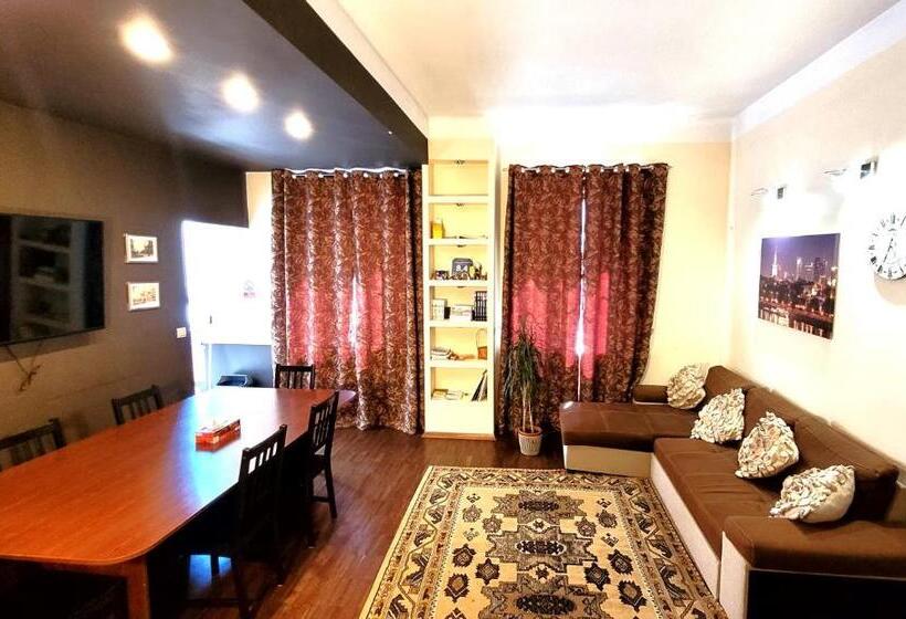 Номер Стандарт Трехместный, Chmielna Guest House