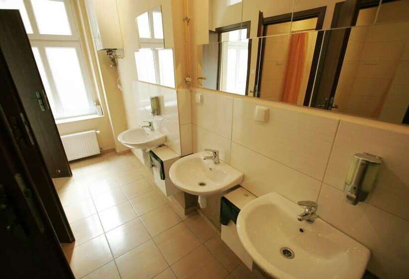 Номер Стандарт Совместная Ванная, Explorer Hostel & Apartment Stare Miasto Old Town 24h #don T Be A Tourist, Be An Explorer!