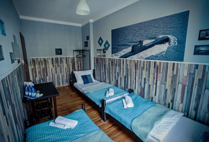 Трехместный Номер Стандарт Совместная Ванная, Explorer Hostel & Apartment Stare Miasto Old Town 24h #don T Be A Tourist, Be An Explorer!