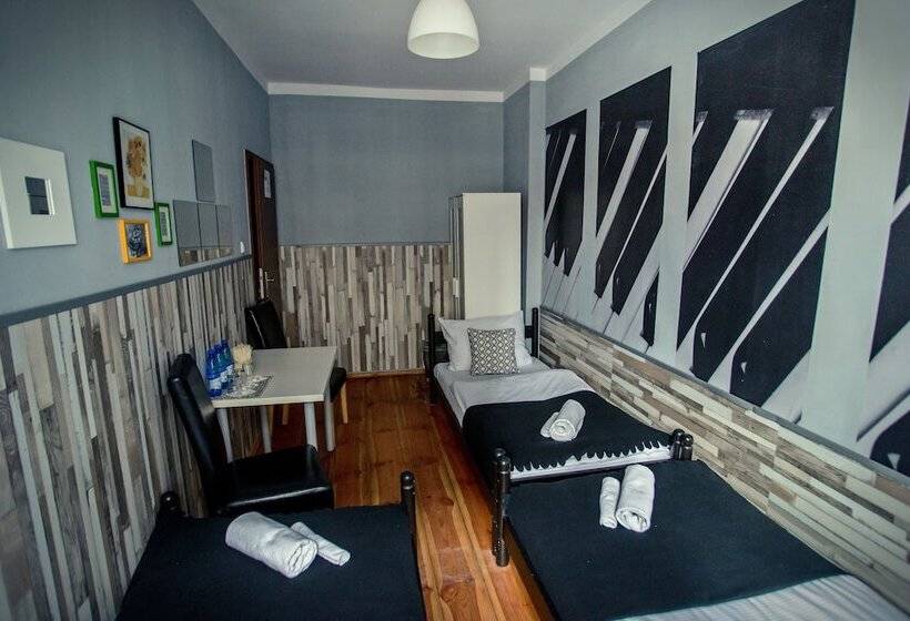 Трехместный Номер Стандарт Совместная Ванная, Explorer Hostel & Apartment Stare Miasto Old Town 24h #don T Be A Tourist, Be An Explorer!