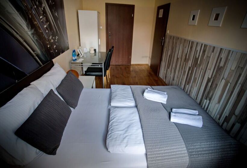 Номер Стандарт, Explorer Hostel & Apartment Stare Miasto Old Town 24h #don T Be A Tourist, Be An Explorer!