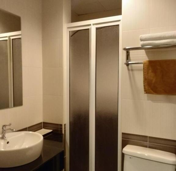 اتاق لوکس با تخت بزرگ, Goodhope Hotel Skudai