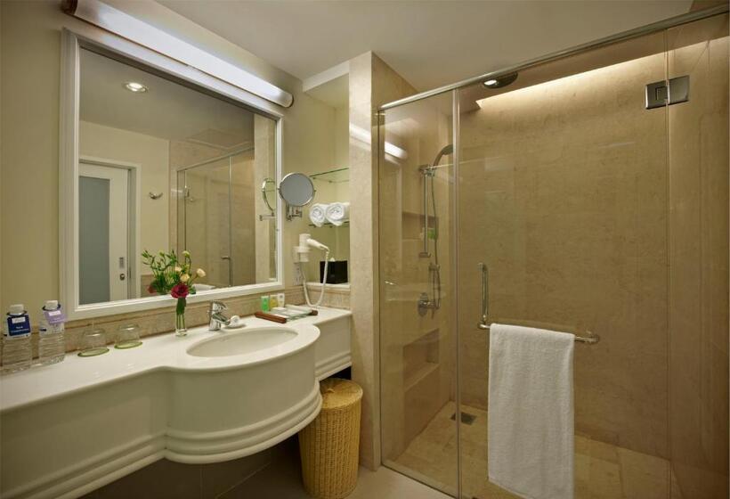 Номер Клуб Кровать Кинг, Royale Chulan Damansara