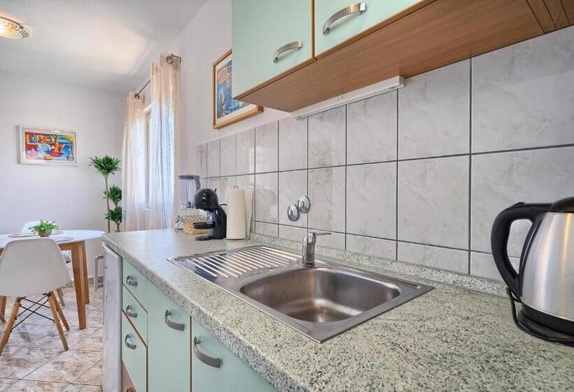 آپارتمان 1 خوابه با چشم‌انداز دریا, Apartments Irena