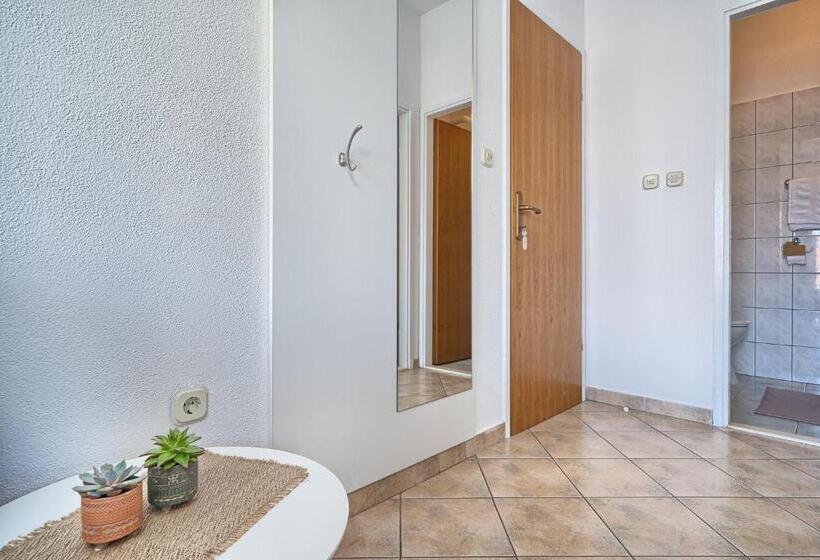 آپارتمان راحتی 1 خوابه, Apartments Irena