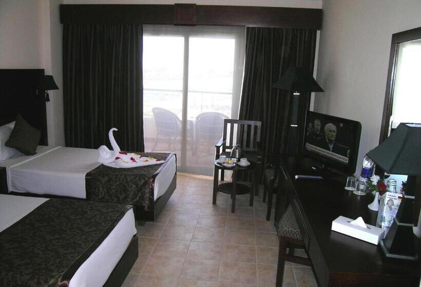 اتاق لوکس, Royal Brayka Beach Resort