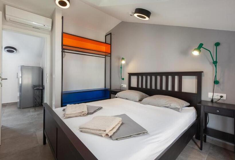 اتاق لوکس با بالکن, Subtub Hostel Makarska