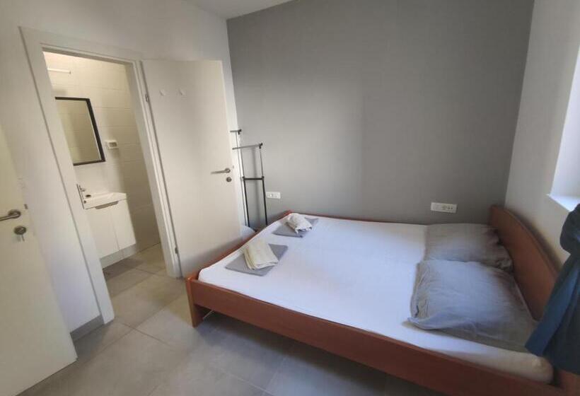 اتاق استاندارد, Subtub Hostel Makarska