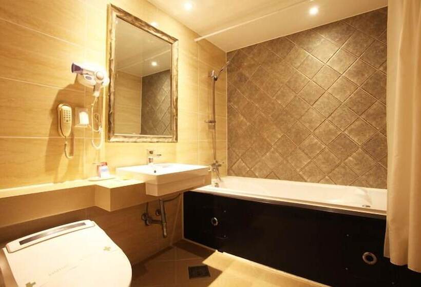 Quarto Estandar, Karak Tourist