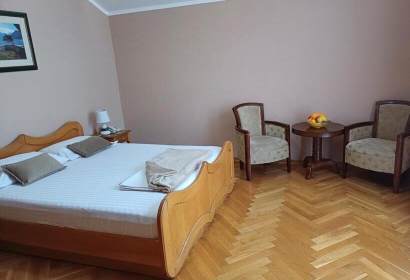 اتاق استاندارد با بالکن و چشم‌انداز دریا, Accommodation Marija 2