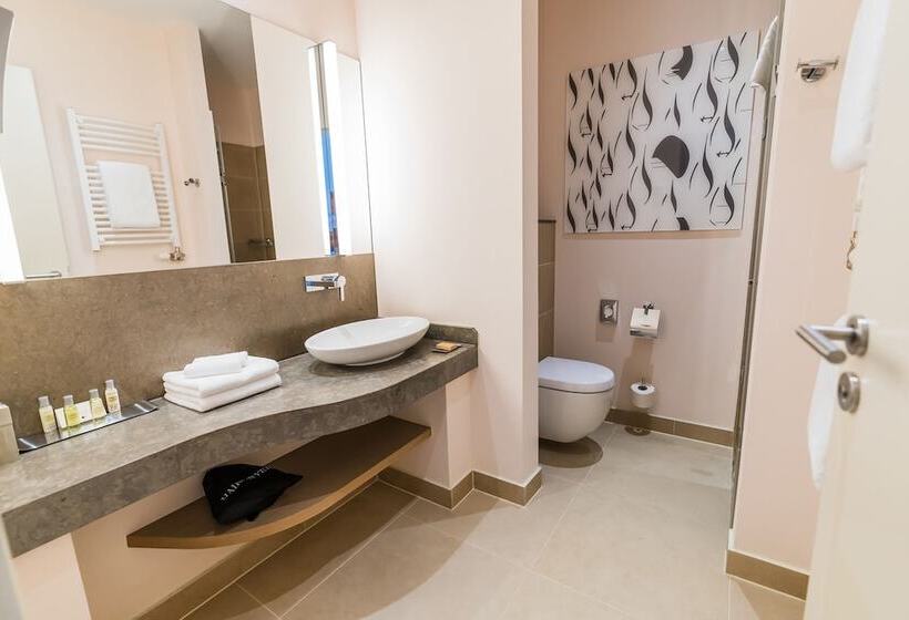 اتاق لوکس خانوادگی, Doubletree By Hilton Hotel Oradea