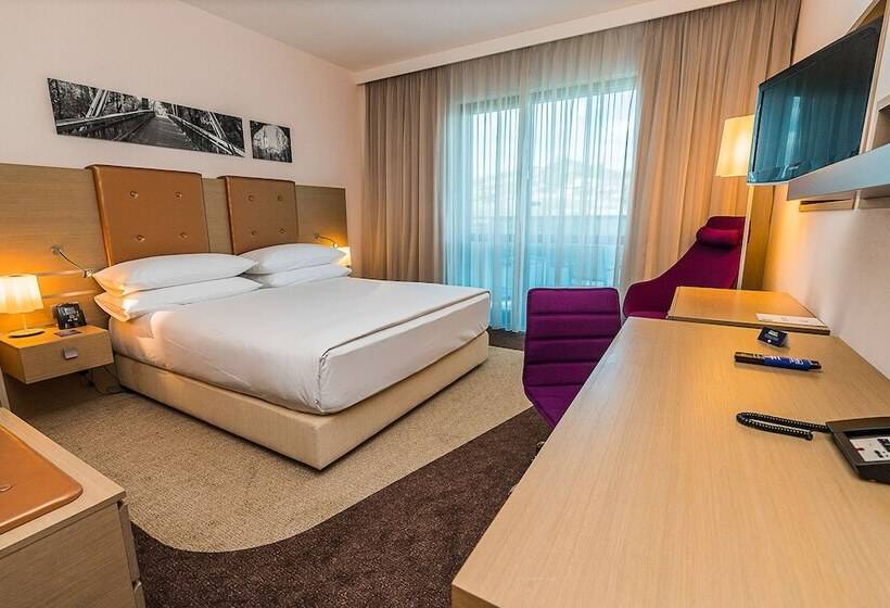 اتاق لوکس خانوادگی, Doubletree By Hilton Hotel Oradea
