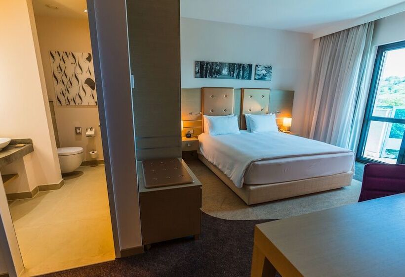 اتاق لوکس خانوادگی, Doubletree By Hilton Hotel Oradea