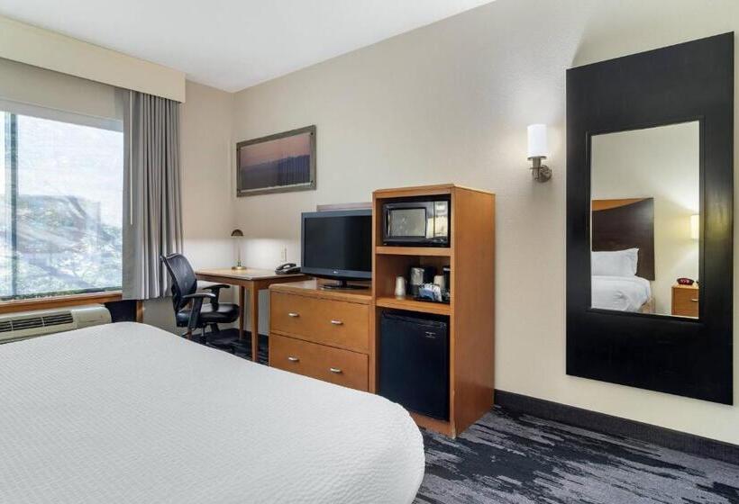 Номер Deluxe Адаптированный для Инвалидов, Fairfield Inn & Suites By Marriott Commerce