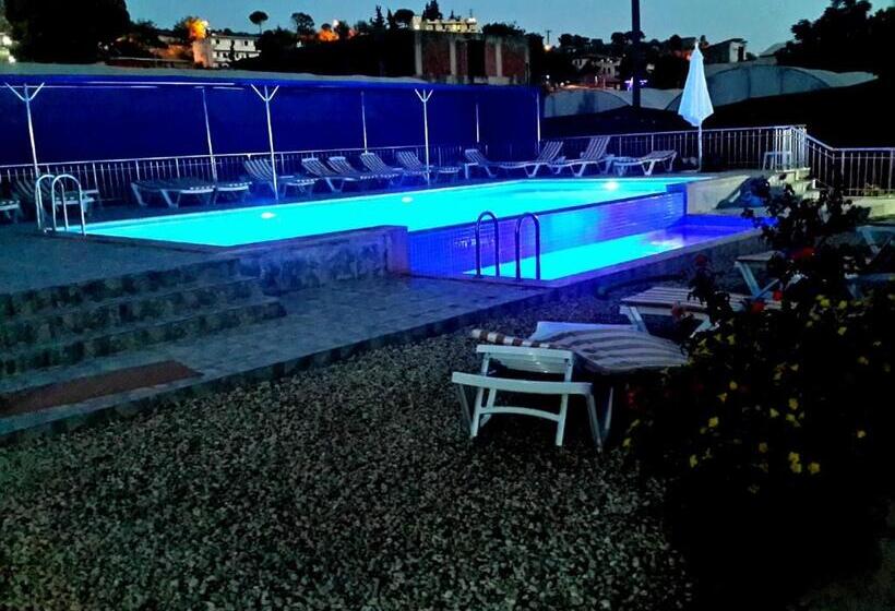 اتاق خانوادگی, Rose Hotel B&b