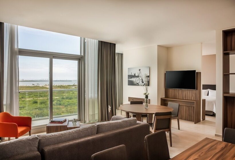 Полулюкс, Fiesta Inn Cancun Las Americas