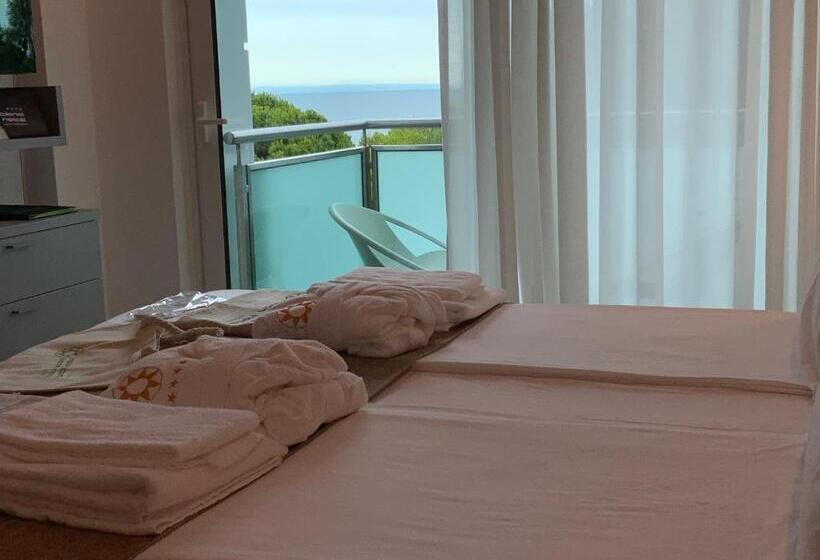 Номер Deluxe, International Beach