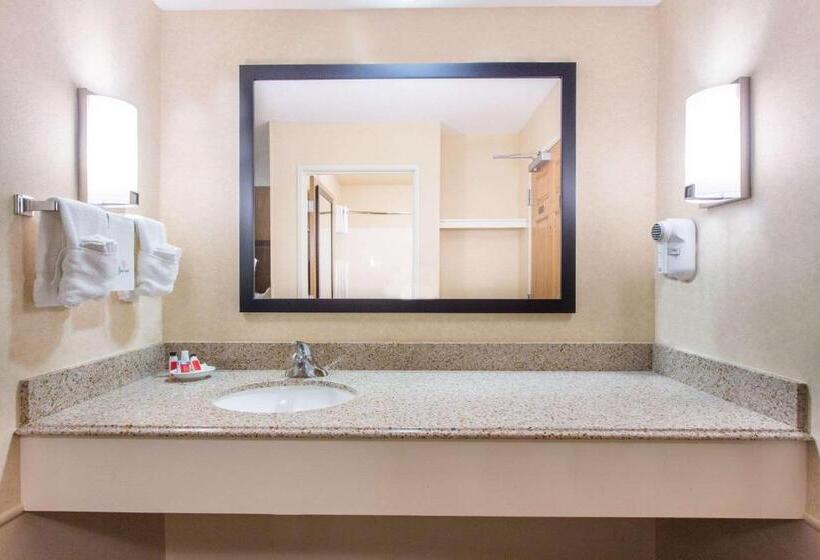 Люкс Deluxe Кровать Кинг, Baymont By Wyndham Plymouth