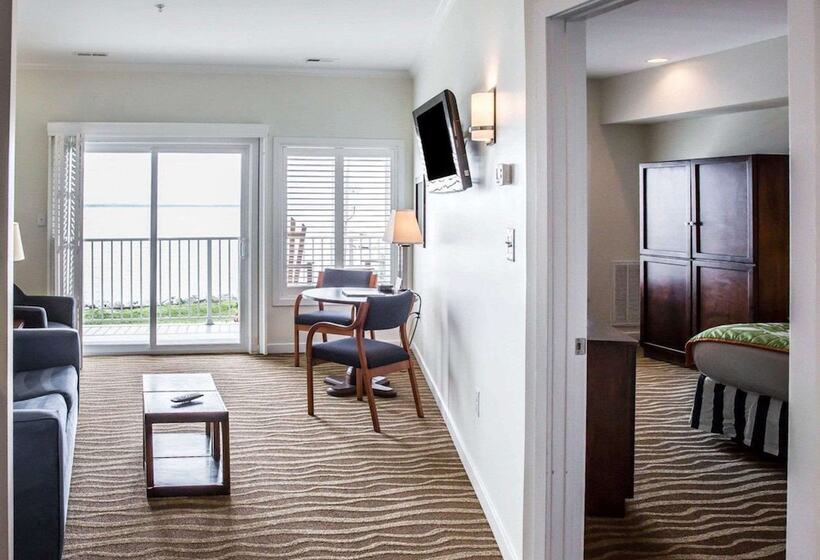 Люкс, Island Inn & Suites, Ascend Hotel Collection