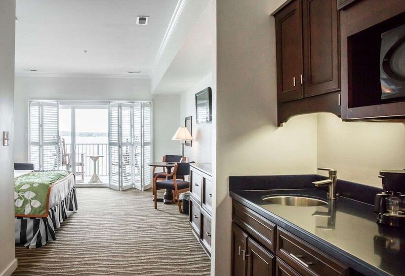 Люкс, Island Inn & Suites, Ascend Hotel Collection