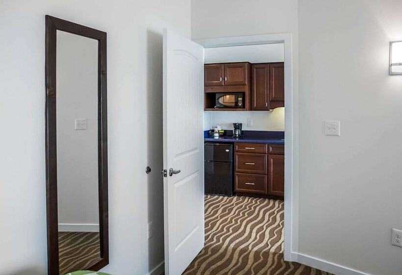 Люкс, Island Inn & Suites, Ascend Hotel Collection
