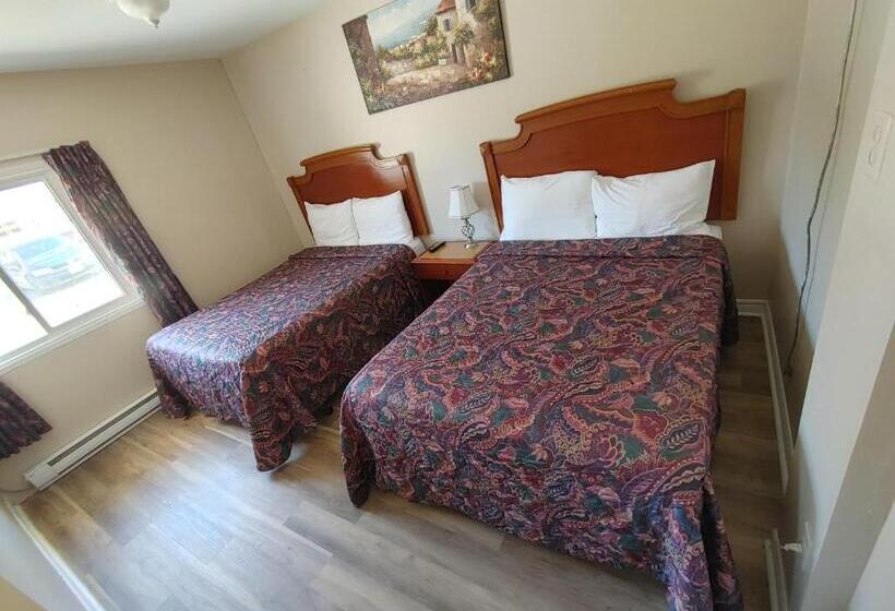 带2个双人床的标准工作室, Relax Inn Collingwood