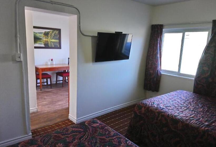 带2个双人床的标准工作室, Relax Inn Collingwood