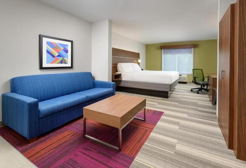 带大床的行政房间, Holiday Inn Express   Tullahoma, An Ihg
