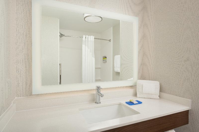 适合残疾人士使用的套间, Holiday Inn Express   Tullahoma, An Ihg
