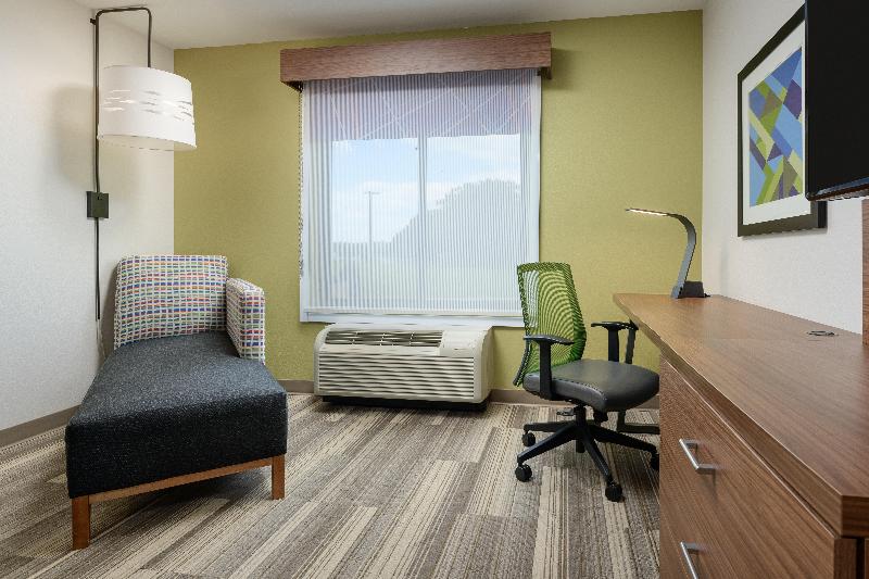 带大床的行政房间, Holiday Inn Express   Tullahoma, An Ihg