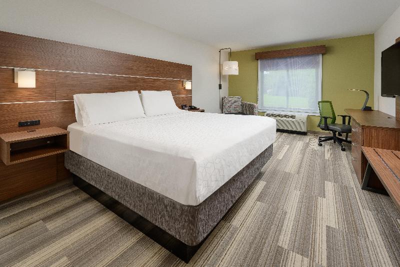 带大床的行政房间, Holiday Inn Express   Tullahoma, An Ihg