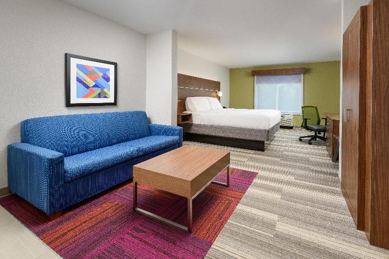 带大床的套房, Holiday Inn Express   Tullahoma, An Ihg