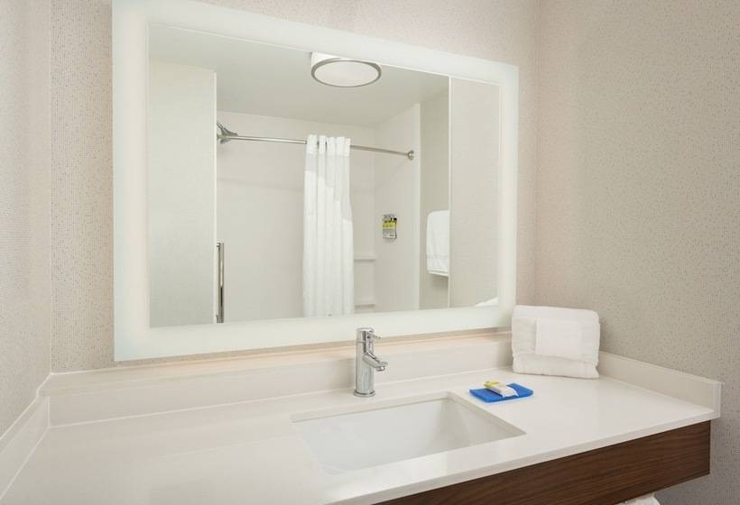 适合残疾人士使用的套间, Holiday Inn Express   Tullahoma, An Ihg