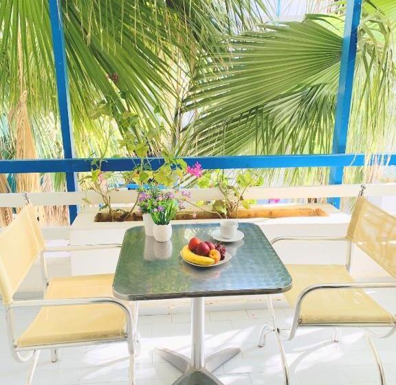 استودیوی استاندارد, Kassavetis Center   Hotel Studios & Apartments