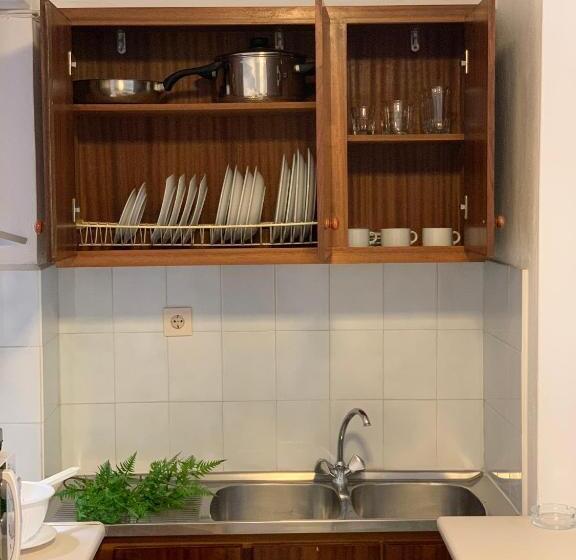 استودیوی استاندارد, Kassavetis Center   Hotel Studios & Apartments