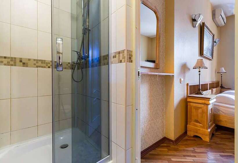コンフォートルーム, Art Hotel Rachmaninov
