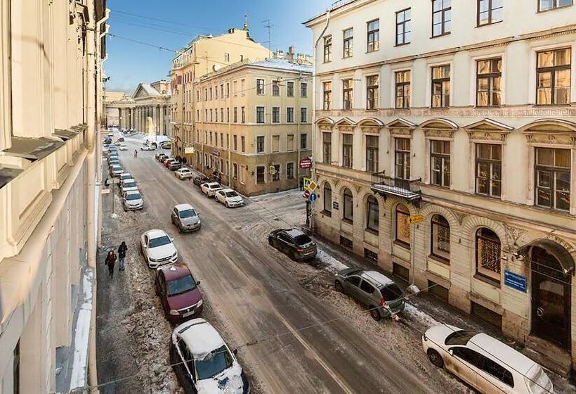 コンフォートルーム, Art Hotel Rachmaninov